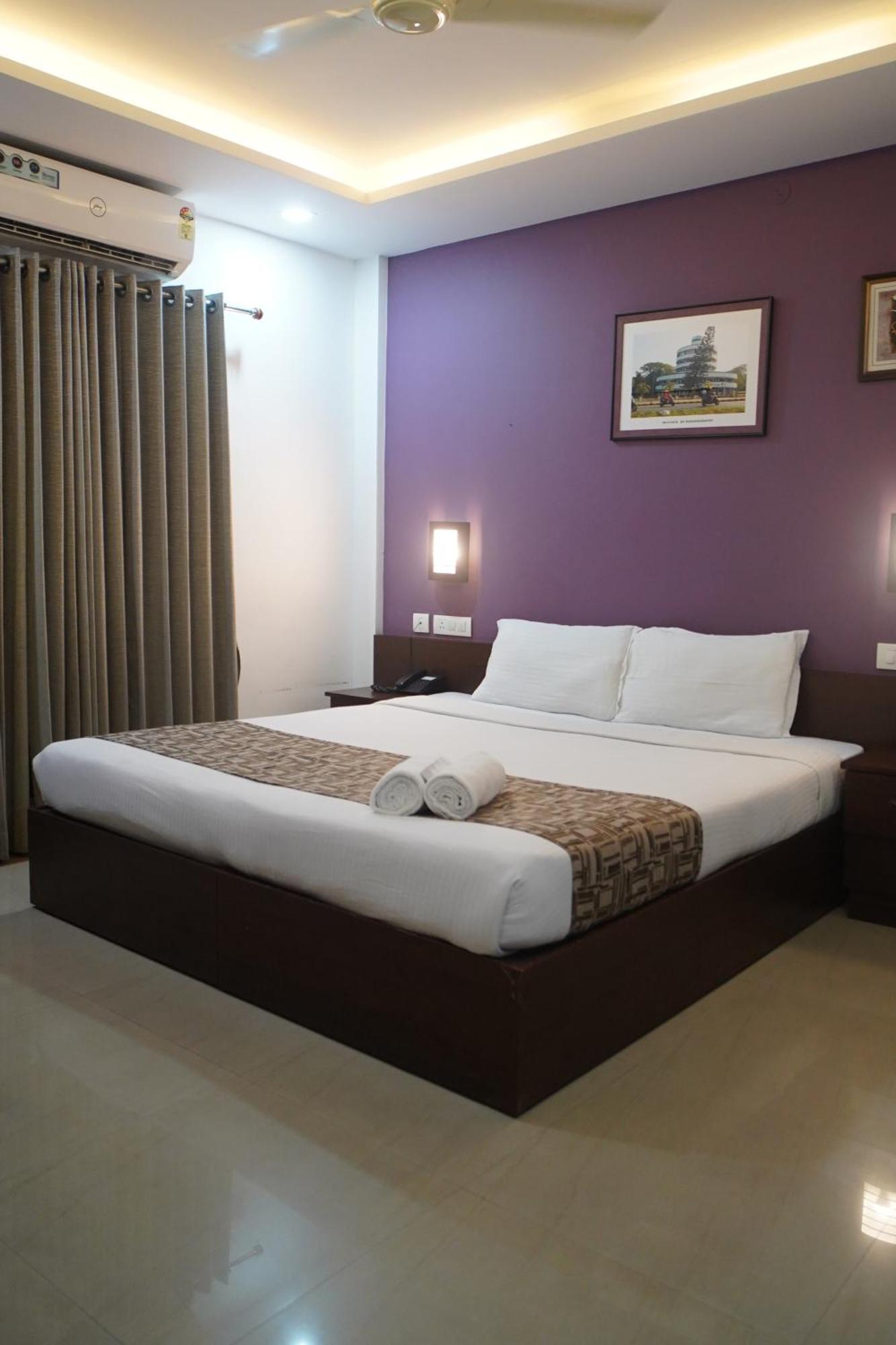North Centre होटल Kochi